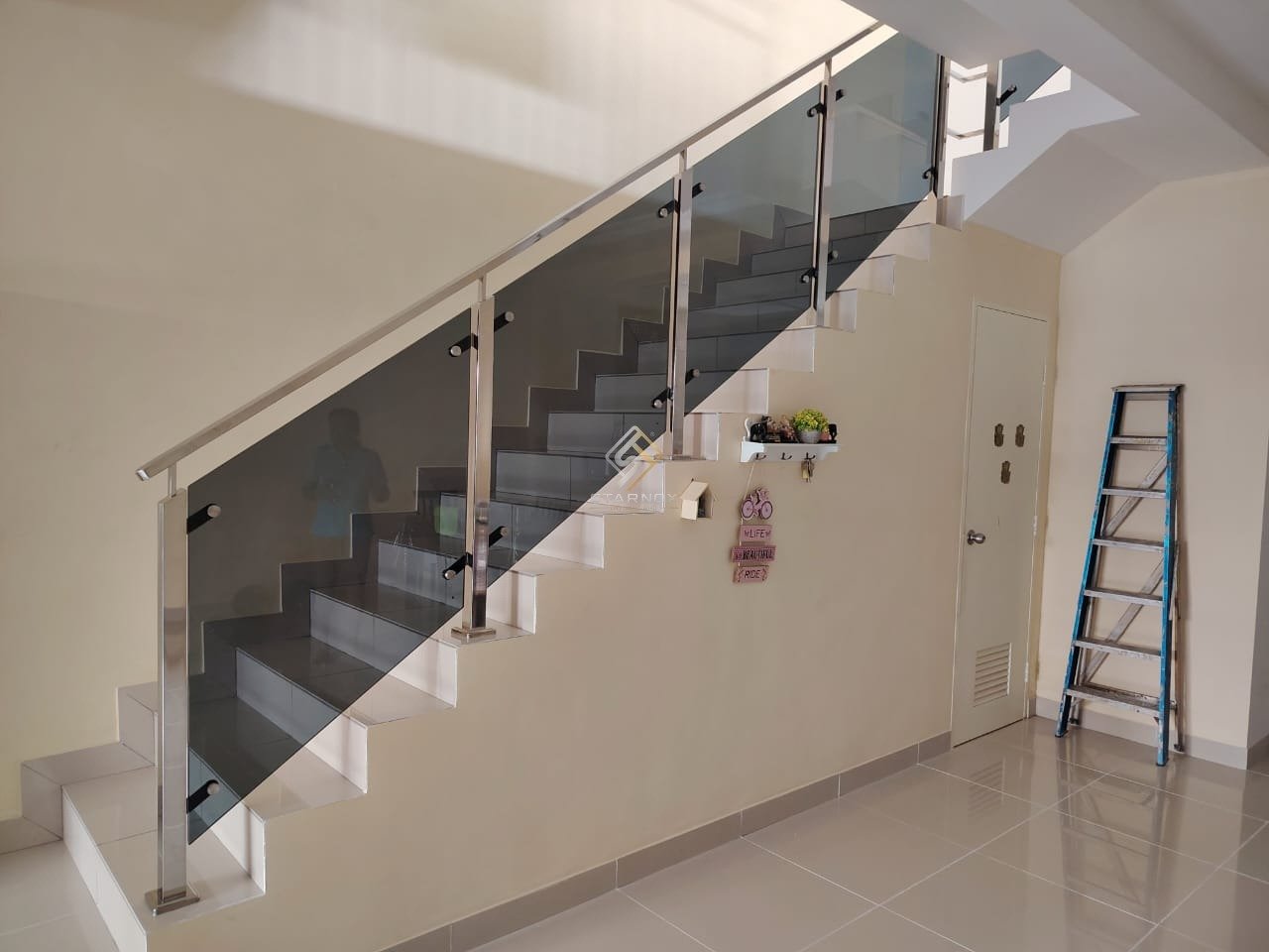 Stainless Steel Handrail by Starnox - example 4